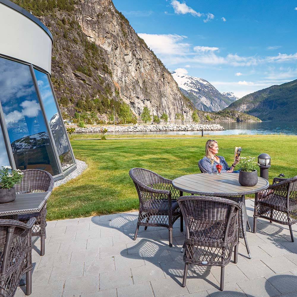 valldalfjordhotell-uteservering